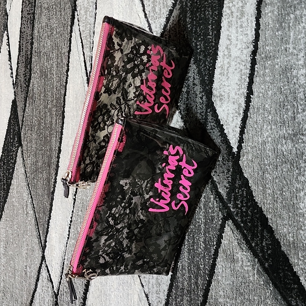 EARLY 2000'S VICTORIA SECRET LIMITED EDITION BLACK LACE OVER-LAY METAL CHARM BAG